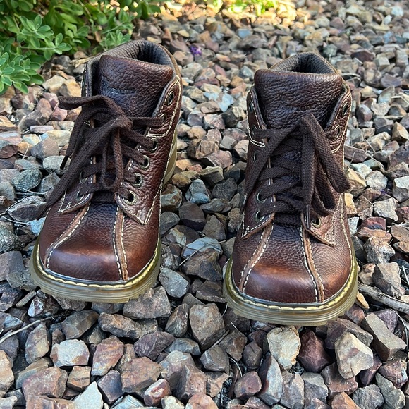 Dr. Martens Vintage Daisy Floral Embossed Brown Ankle Boots - Picture 16 of 17